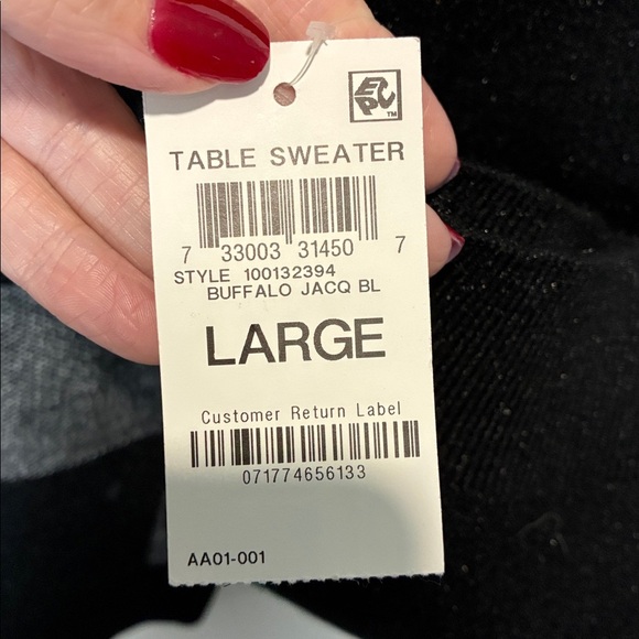 Black and Gray Checkered Sweater with Fringe - Picture 5 of 10